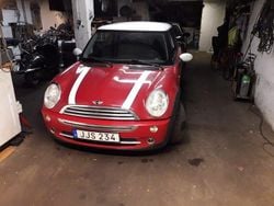 Röd/vit tak Begagnad 2007 Mini Cooper Halvkombi | 28 500 kr (Bra pris)