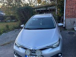Silver Begagnad 2016 Toyota Auris Touring Sports Active Kombi | 135 000 kr (Marknadspris)