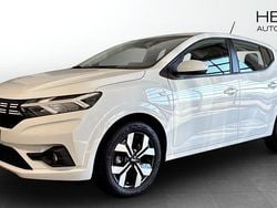 Vit (white) Ny 2025 Dacia Sandero Expression Halvkombi | 189 900 kr (Superpris)