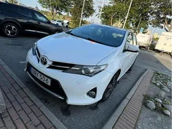 Vit Begagnad 2014 Toyota Auris Active Halvkombi | 88 000 kr (Marknadspris)