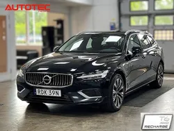 Svart Begagnad 2022 Volvo V60 Kombi | 299 500 kr (Marknadspris)