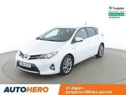 Vit Begagnad 2013 Toyota Auris Hybrid Halvkombi | 144 000 kr (Marknadspris)