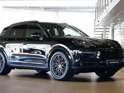 Svart Begagnad 2024 Porsche Cayenne S SUV | 1 299 000 kr