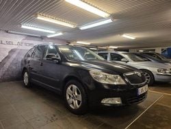 Svart Begagnad 2011 Skoda Octavia Elegance Kombi | 69 900 kr (Bra pris)