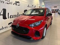 Röd Ny 2025 Mazda 2 Center-Line Halvkombi | 261 400 kr (Marknadspris)