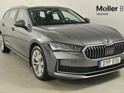Grå (graphite grey metallic) Begagnad 2024 Skoda Superb Selection Kombi | 429 900 kr (Marknadspris)