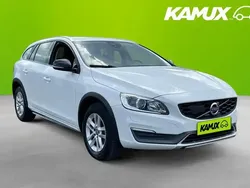 Vit Begagnad 2016 Volvo V60 CC Kombi | 209 700 kr (Marknadspris)