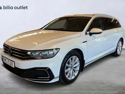Vit Begagnad 2022 VW Passat GTE Kombi | 269 000 kr (Marknadspris)