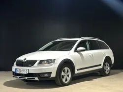 Vit Begagnad 2016 Skoda Octavia Scout Kombi | 108 900 kr (Marknadspris)
