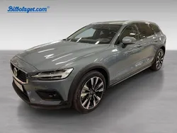 Grå Begagnad 2024 Volvo V60 CC Plus Kombi | 459 000 kr (Marknadspris)
