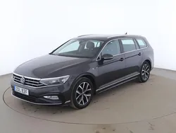 Mörkgrå Begagnad 2022 VW Passat R-line Kombi | 318 000 kr (Marknadspris)