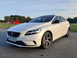 Vit Begagnad 2018 Volvo V40 R-Design Kombi | 239 900 kr (Marknadspris)