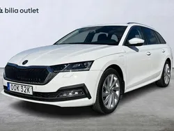 Vit Begagnad 2021 Skoda Octavia Style Kombi | 274 900 kr (Marknadspris)