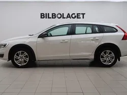 Vit Begagnad 2017 Volvo V60 CC Standard Kombi | 209 800 kr (Marknadspris)
