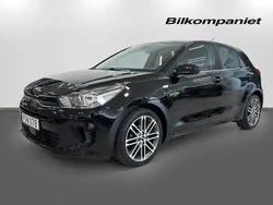 Svart (aurora black pearl ) Begagnad 2016 Kia Rio Launch Edition Halvkombi | 129 900 kr (Marknadspris)