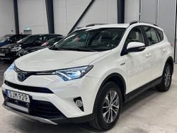 Vit Begagnad 2018 Toyota RAV4 Hybrid Active SUV | 254 700 kr (Marknadspris)