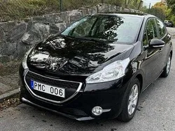 Svart Begagnad 2013 Peugeot 208 Halvkombi | 72 000 kr (Marknadspris)