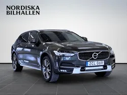Mörkgrå Begagnad 2017 Volvo V90 CC Inscription Kombi | 259 795 kr (Marknadspris)