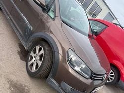 Brun Begagnad 2014 VW Touran Cross Minibuss | 49 000 kr