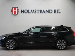 Svart Begagnad 2023 Volvo V60 Core Kombi | 374 900 kr (Marknadspris)