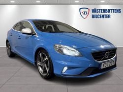Blå Begagnad 2016 Volvo V40 R-Design Halvkombi | 136 000 kr (Marknadspris)