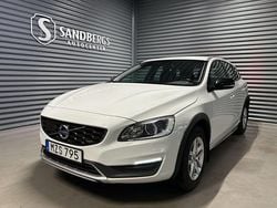 Vit Begagnad 2016 Volvo V60 CC Momentum Kombi | 164 500 kr (Marknadspris)