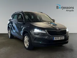 Grå Begagnad 2021 Skoda Karoq Style SUV | 239 900 kr (Marknadspris)