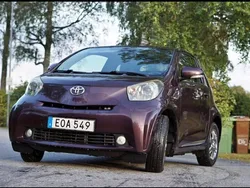 Röd Begagnad 2009 Toyota iQ Halvkombi | 37 500 kr (Marknadspris)