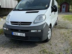 Vit Begagnad 2005 Opel Vivaro Van | 63 000 kr