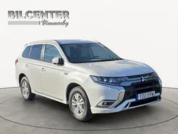 Vit Begagnad 2019 Mitsubishi Outlander P-HEV Kombi | 214 500 kr (Bra pris)