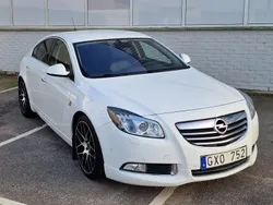 Vit Begagnad 2011 Opel Insignia Cosmo Halvkombi | 73 000 kr (Marknadspris)