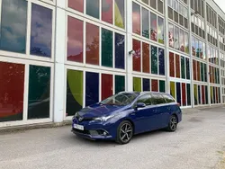 Mörkblå Begagnad 2017 Toyota Auris Touring Sports Edition Kombi | 159 900 kr (Marknadspris)