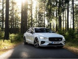Vit Begagnad 2020 Volvo S60 R-Design Sedan | 380 000 kr (Dyr)