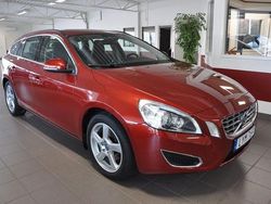Röd Begagnad 2011 Volvo V60 Momentum Kombi | 107 500 kr (Lite dyr)
