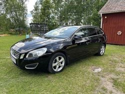 Svart Begagnad 2012 Volvo V60 Summum Kombi | 84 000 kr (Superpris)
