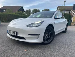 Vit Begagnad 2021 Tesla Model 3 Long Range AWD Sedan | 279 000 kr (Lite dyr)