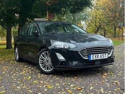 Svart Begagnad 2019 Ford Focus Titanium Halvkombi | 159 990 kr (Marknadspris)