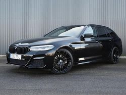 Svart Begagnad 2021 BMW 520 M Sport Kombi | 309 900 kr (Marknadspris)