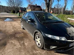 Svart Begagnad 2010 Honda Civic Halvkombi | 36 000 kr (Marknadspris)