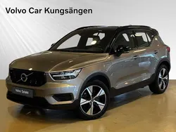 Grå Begagnad 2022 Volvo XC40 R-Design SUV | 329 900 kr (Marknadspris)