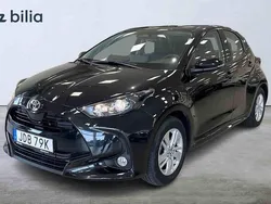 Svart Begagnad 2024 Toyota Yaris Hybrid Halvkombi | 254 900 kr