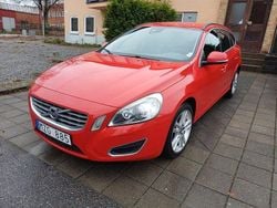 Röd Begagnad 2013 Volvo V60 Momentum Kombi | 69 900 kr (Bra pris)