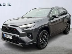 Grå Begagnad 2024 Toyota RAV4 Hybrid Sport SUV | 489 900 kr (Marknadspris)