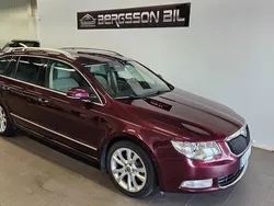 Mörkröd Begagnad 2010 Skoda Superb Kombi | 74 900 kr (Lite dyr)