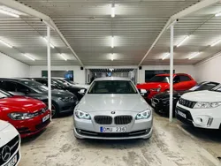 Ljusgrå Begagnad 2013 BMW 530 Sedan | 149 900 kr (Superpris)