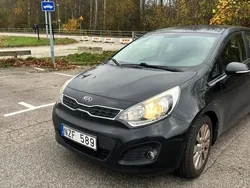 Svart Begagnad 2014 Kia Rio Halvkombi | 63 000 kr (Marknadspris)