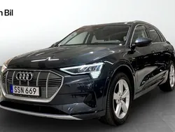 Grå Begagnad 2021 Audi e-tron Proline SUV | 389 000 kr (Bra pris)