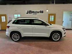 Vit Begagnad 2022 Skoda Karoq SportLine SUV | 294 000 kr