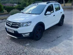 Vit Begagnad 2014 Dacia Sandero Stepway Halvkombi | 46 000 kr (Marknadspris)