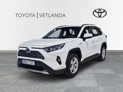 Vit (super white) Begagnad 2020 Toyota RAV4 Hybrid Active SUV | 319 000 kr (Marknadspris)